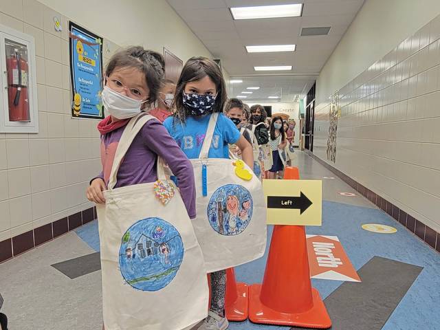 3917498_web1_sew-bagparade5-061021
