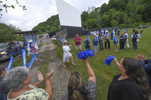 3919582_web1_VND-LeechGraduation100-060421