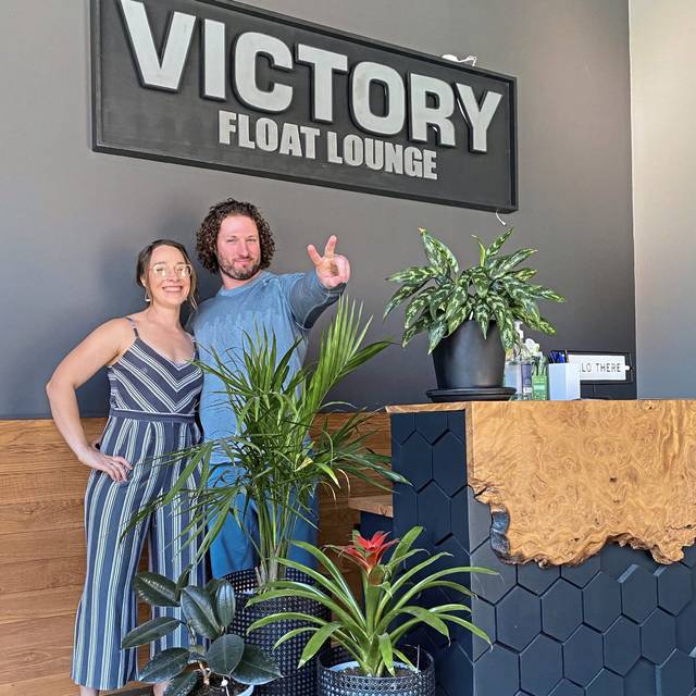 3922327_web1_sew-victoryfloatlounge5-061721