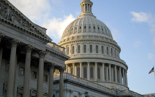 3929104_web1_web-capitolUS