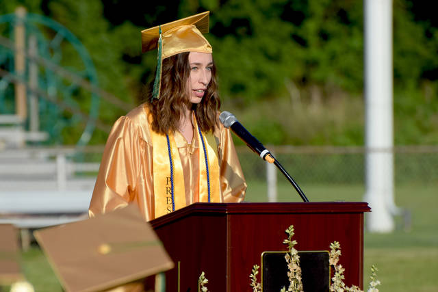 3935912_web1_sig-Carlyntongrad2-061721