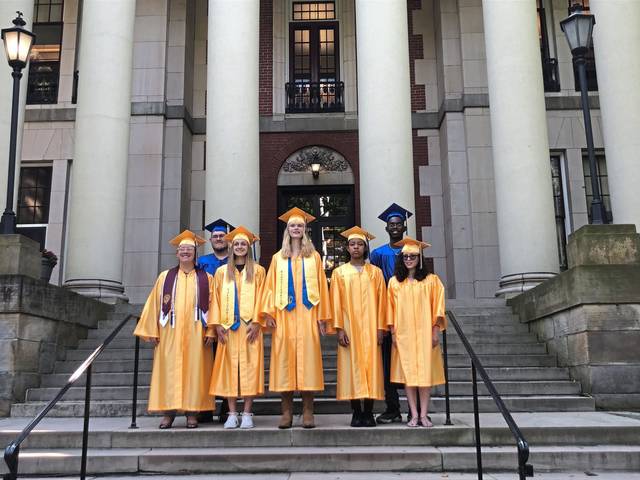 3940031_web1_ptr-SchoolforDeafGrad1-061121