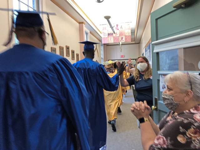 3940031_web1_ptr-SchoolforDeafGrad4-061121