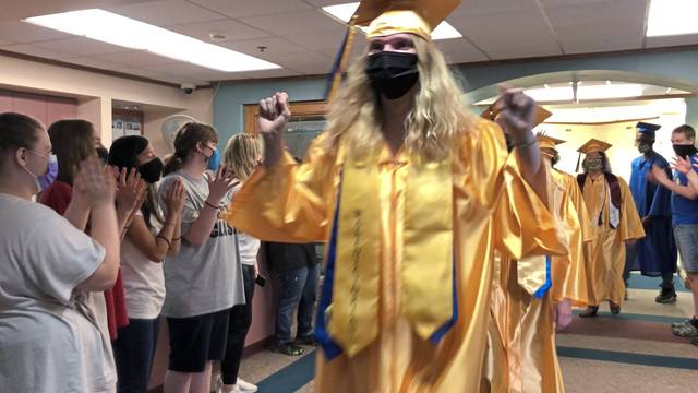 3940031_web1_ptr-SchoolforDeafGrad5-061121