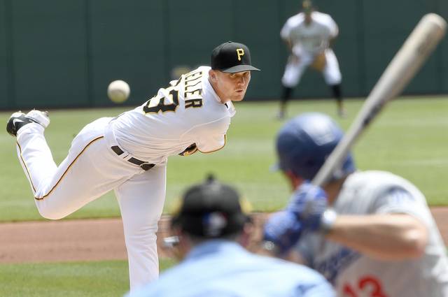 3940340_web1_gtr-BucsDodgers03-061121