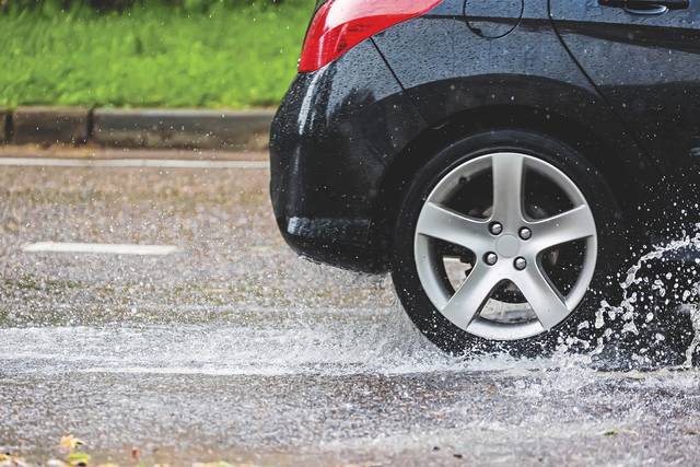 3947163_web1_WEB-water-on-the-road