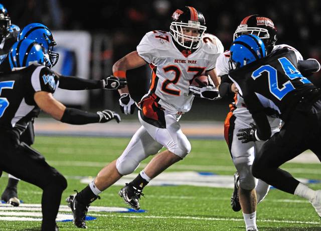Bethel Park alum, NFL player Nick Kwiatkoski helps give football locker room facelift