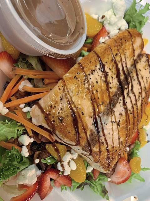 3841372_web1_gtr-salad-manns