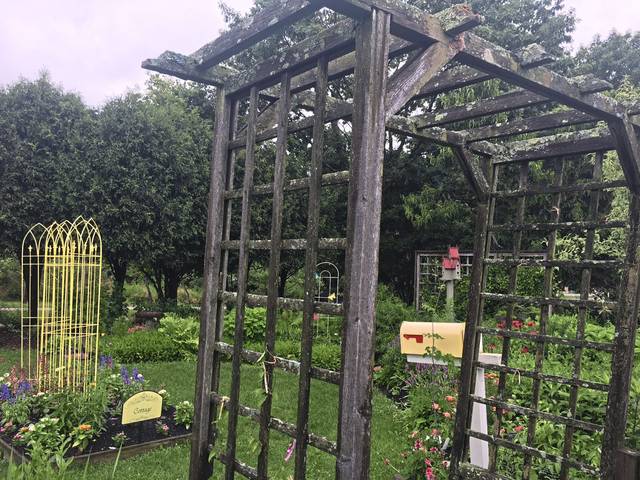 4009960_web1_gtr-DemoGarden7-070421