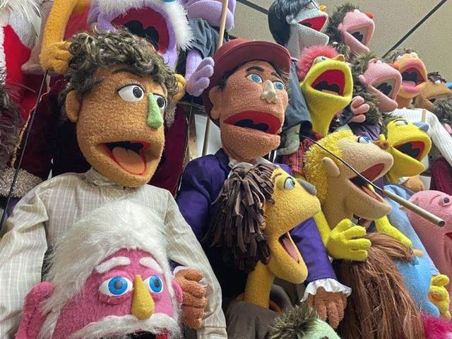 the upside down show puppet