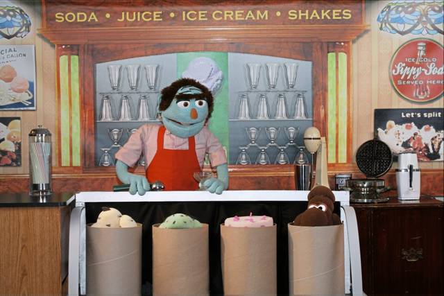 4025845_web1_VND-Sadecky-Puppets-9