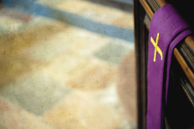 4029033_web1_web-priest