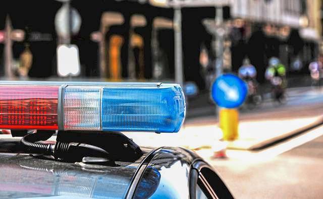 4063626_web1_policelights