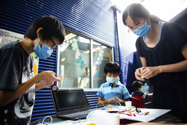 4065043_web1_her-lo-sciencecamp3-072921