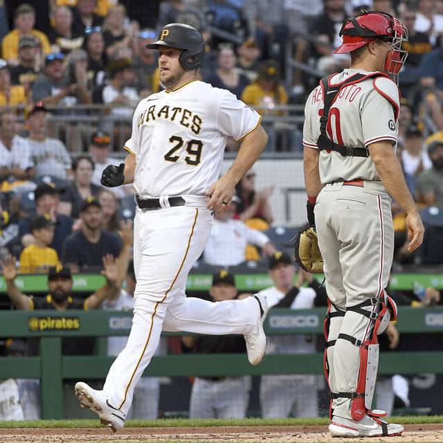 4095439_web1_gtr-BucsPhillies08-073121