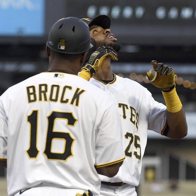 4095439_web1_gtr-BucsPhillies09-073121