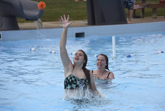 4099934_web1_gtr-poolapalooza002-080221