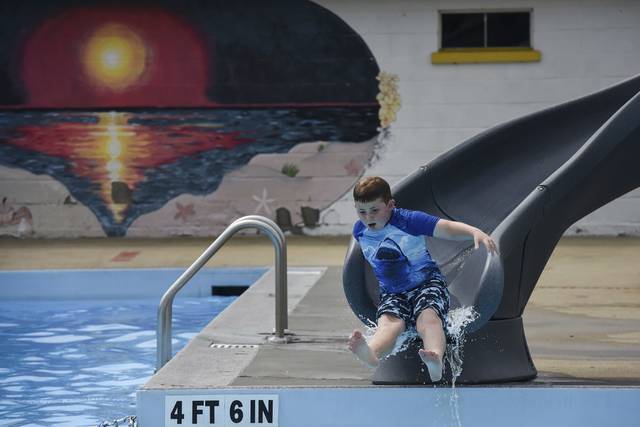 4099934_web1_gtr-poolapalooza003-080221