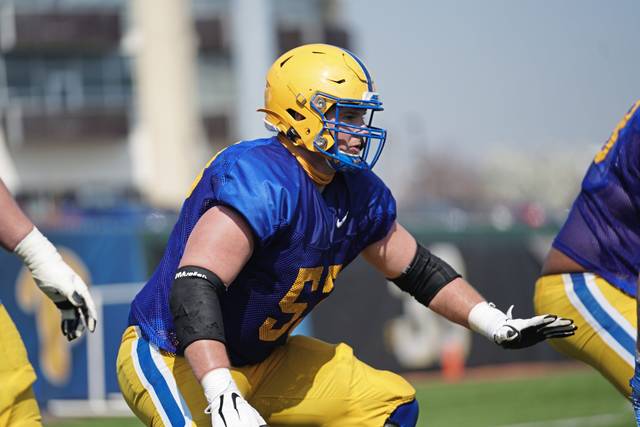 4105451_web1_gtr-PittFBspring10-040921