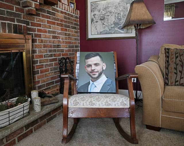 4109575_web1_vnd-SPOTaddiction1