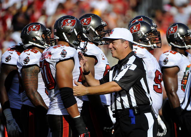 Officiating head Al Riveron, NFL’s 1st Hispanic ref, retires