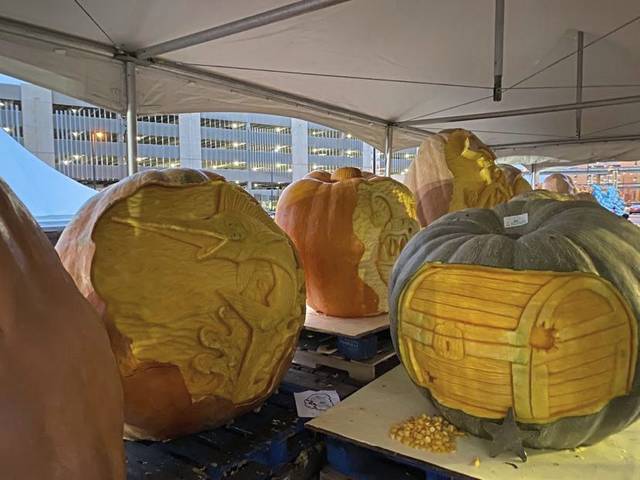 4127418_web1_ptr-monsterpumpkins-3
