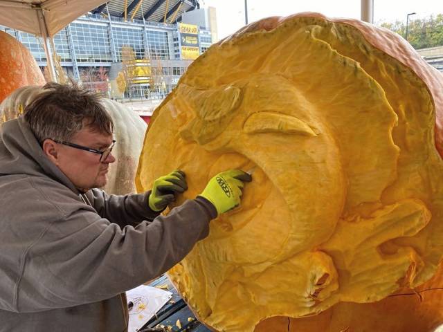 4127418_web1_PTR-MONSTERPUMPKINS-6