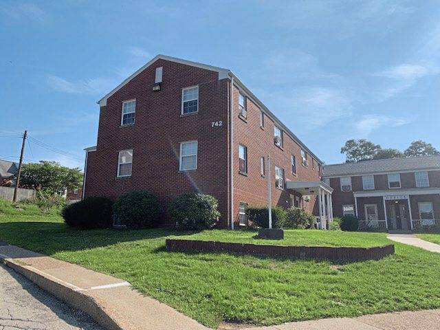 4156732_web1_Eastmont-Estates-apartment-complex