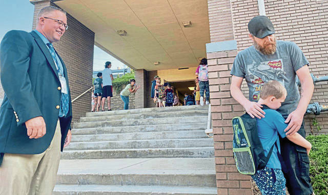 4171188_web1_vnd-LASDBack2School-082621-7