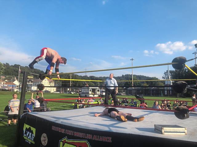 4171597_web1_PHP-VeronaWrestling11-090221