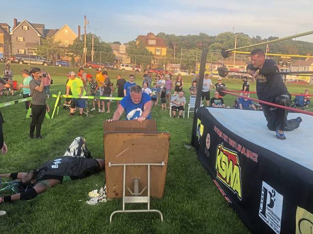 4171597_web1_PHP-VeronaWrestling5-090221