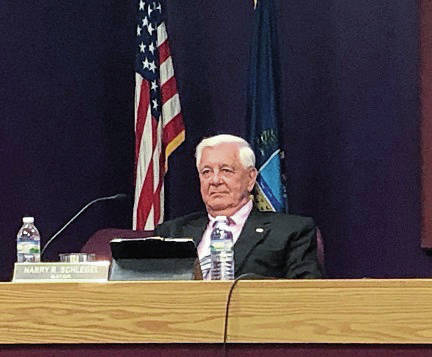 4183277_web1_Plum-mayor-harry-schlegel