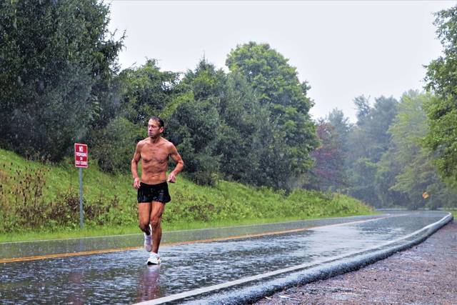 4192413_web1_nj-lo-RainyRun2-0909231