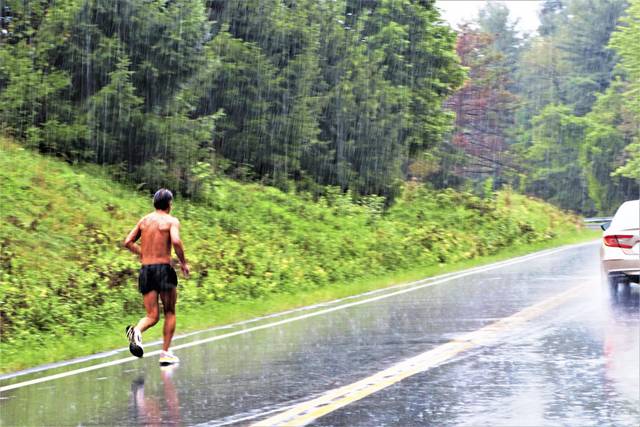 4194312_web1_nj-lo-RainyRun3-0909231