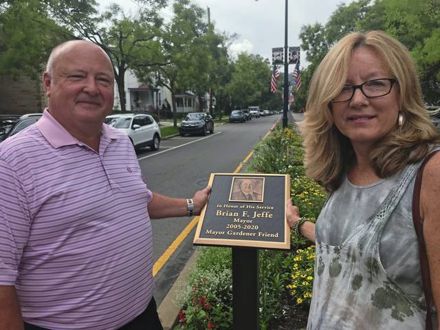 4192785_web1_sew-plaquededication-090921