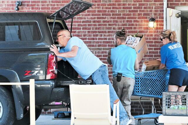 4201848_web1_vnd-lo-FoodBank1-020321