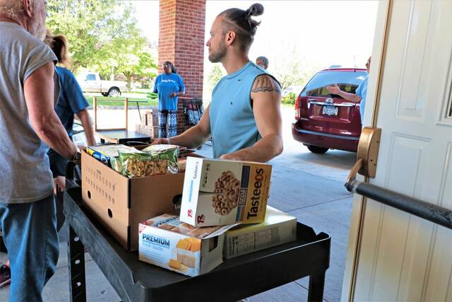 4201848_web1_vnd-lo-FoodBank5-020321