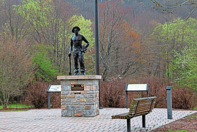 4202121_web1_gtr-CCCLAHI_statue1-090421