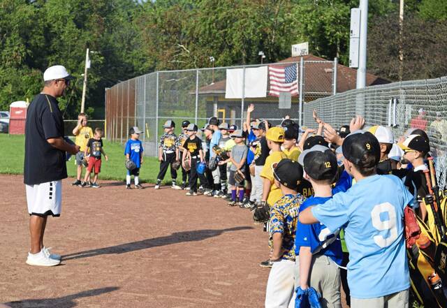 4202906_web1_shr-Baseballclinic2-093021