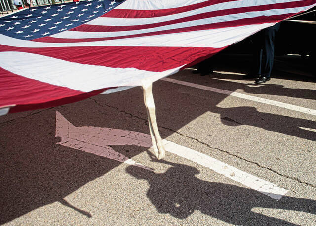 4208083_web1_gtr-irwinmemorialparade001-060121