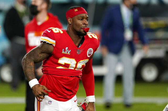 Ravens signing former Steelers RB Le’Veon Bell to practice squad<span class="headline-video">Video <i class="fa-solid fa-circle-play"></i></span>