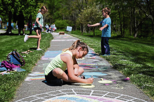 4217705_web1_gtr-walkchalk001-051621