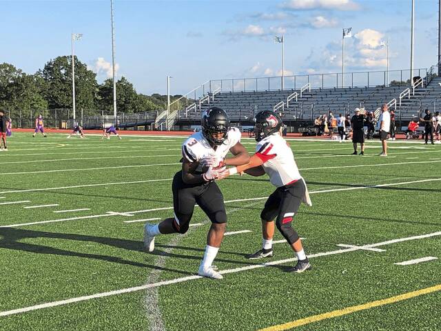 Fox Chapel pulls away from Plum, picks up 1st win of season