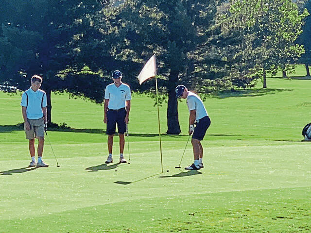 Freeport golf team adjusting to facing Class 3A competition