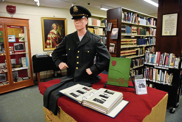 4235105_web1_gtr-lo-koreanwarshow005-091521