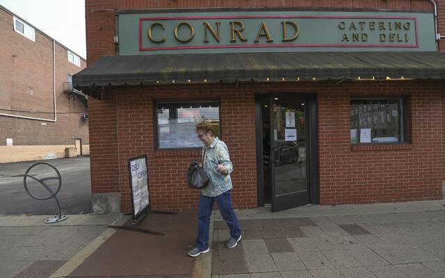 4243785_web1_ptr-conradcatering104-092021
