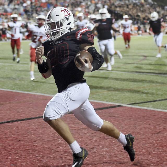 Moon beats North Hills, backs up No. 1 ranking in Class 5A