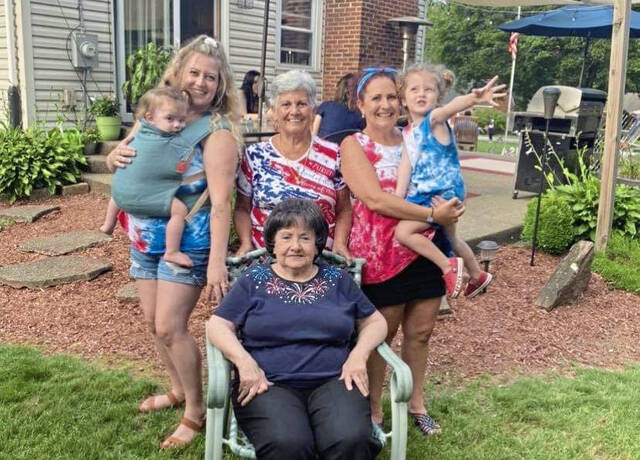 4269594_web1_pal-bigfamily4-crop-100721