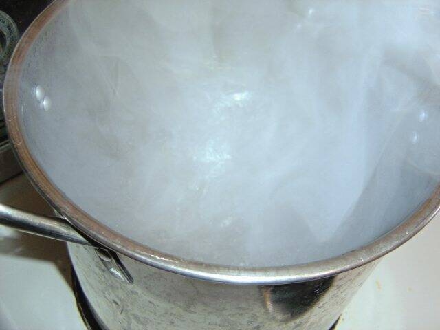 4269896_web1_WEB-boiling-water