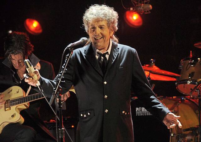 4283875_web1_ptr-bobdylan-092921